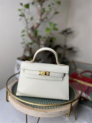 Rouge London Regal Pristine Luxury Handbag - Elegance Redefined