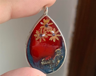 Dual Colour Red And Blue Tear Drop Pendant.