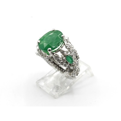 Beautiful Green Zircon Covered By White Zircon Ring