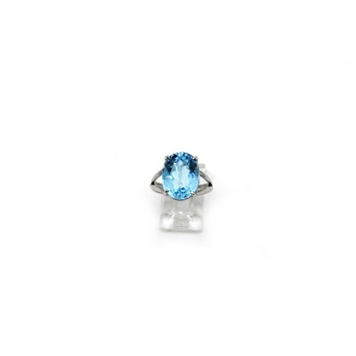 Natural Blue Topaz ring in 925 Sterling Silver