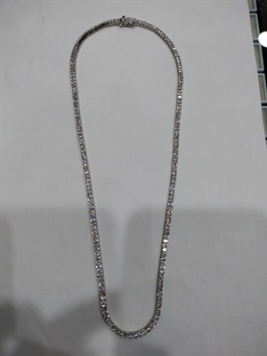Tennis necklaces with princess cut stones in white and black zircons
