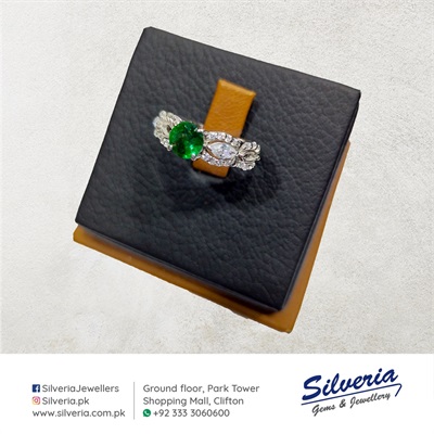 Emerald ring for ladies in 925 Sterling Silver