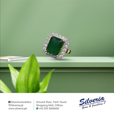 Natural Emerald ring in 21kt Gold