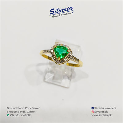 Emerald Ring in 18kt Gold