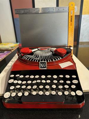 Retro Metal Typewriter Decor