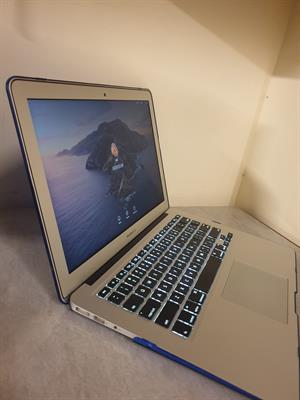 Apple MacBook Air 13" (2017) – Sleek Design, Ultimate Performance