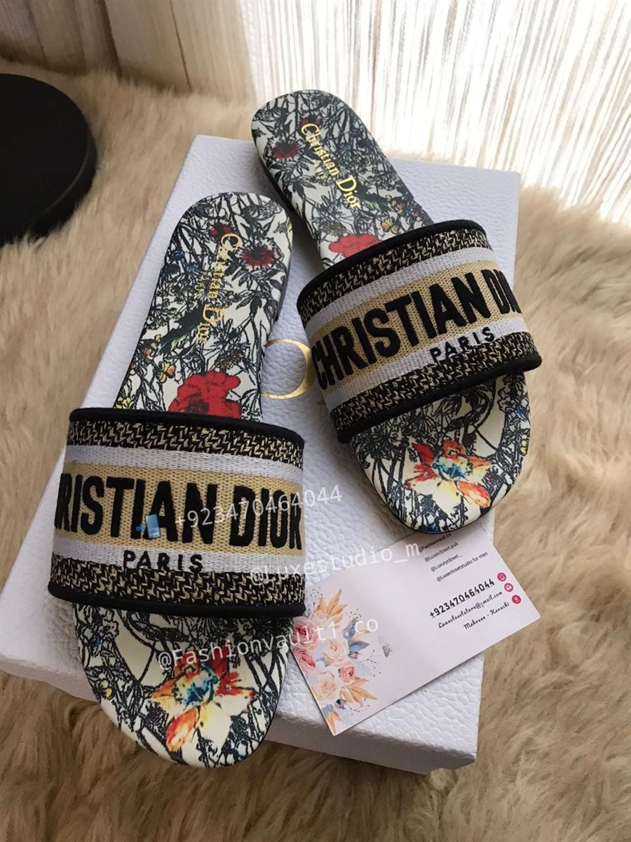 huisvrouw marathon Hectare Dior dway slides - 40 instock in Pakistan for Rs. 24000.00 | Luxe Closet by  Mehreen