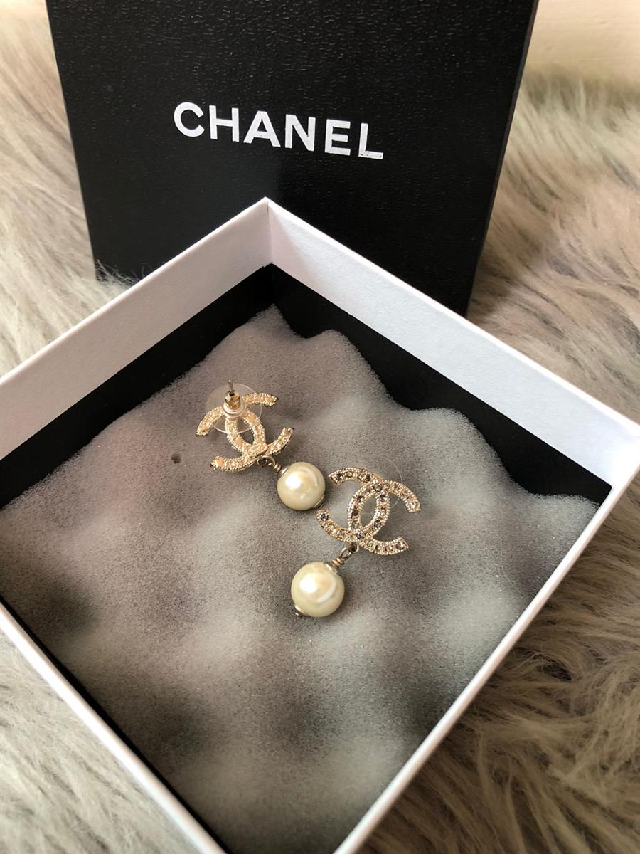 Chanel earrings pearl drop - M in Pakistan for Rs. 14000.00