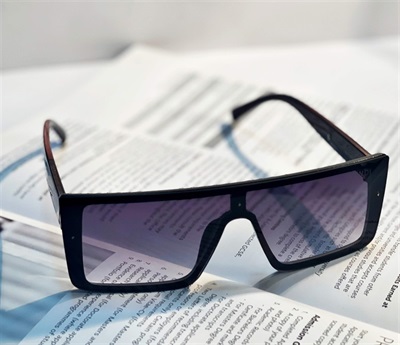 Signatures Imported Square Black Sun Glasses