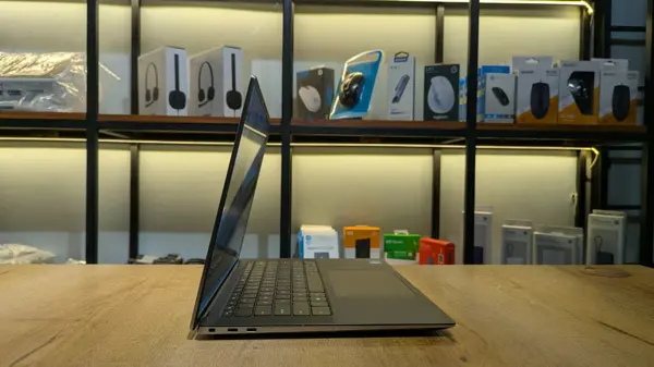 Dell Precision 5560 Core i5 11th Generation - NVIDIA® T1200 4GB GDDR6