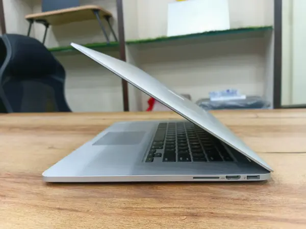 MacBook Pro (Retina, 15-inch, Early 2015) 