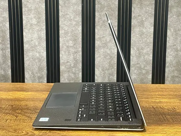 Dell XPS 13 9360 Core™ i7-8th Generation | 13.3" QHD+ InfinityEdge touch display