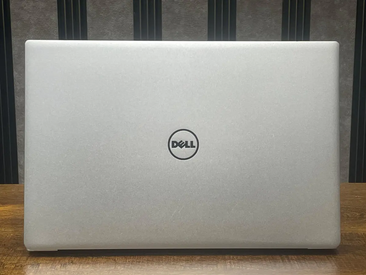 Dell XPS 13 9360 Core-i5 7200U 13 inch Laptop.