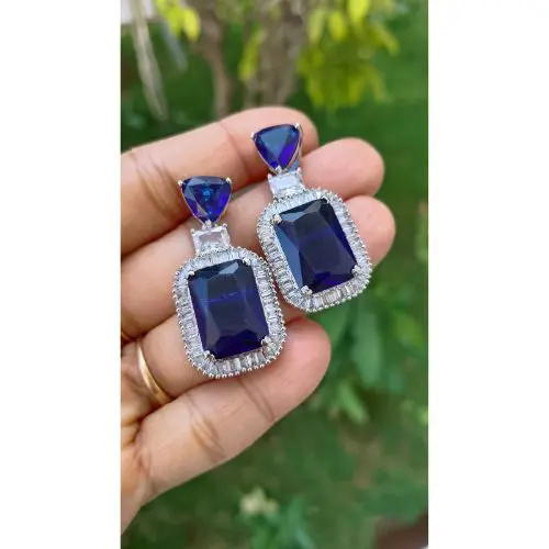 Amethyst Radiance – Statement Stud Earrings(blue)