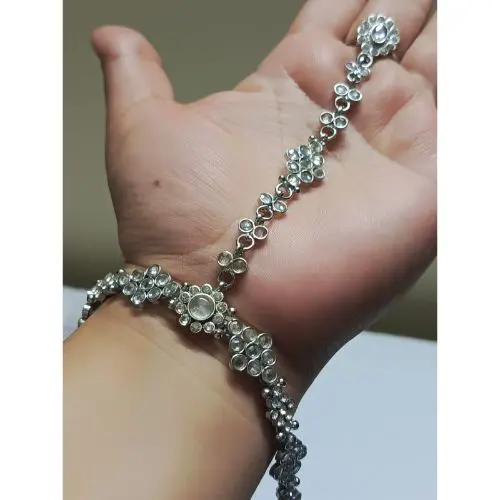 Noorza – Silver Kundan Haath Phool by Nauratan