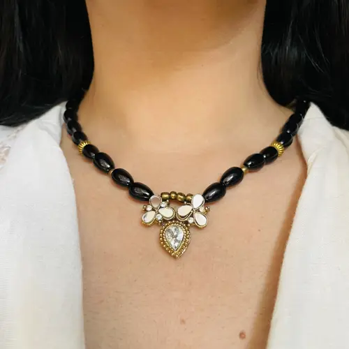 Black moti kundan charm (HMN67)