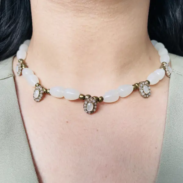 White round charm necklace