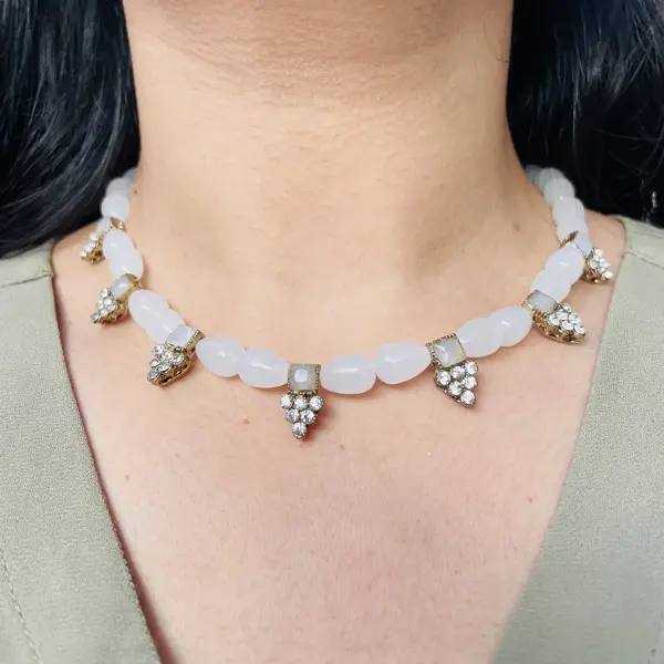 White triangle charm necklace ( HMN081)