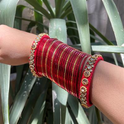 Red bangles (B003)