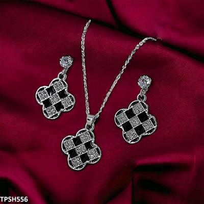 Chess Board Pendent Set