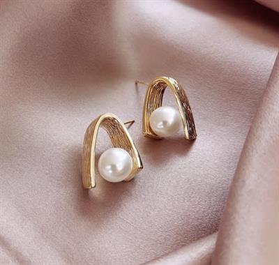 Pearl Ear Tops Pair