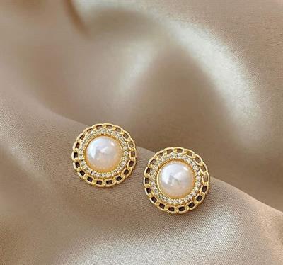  Pearl Round Stud Tops Pair