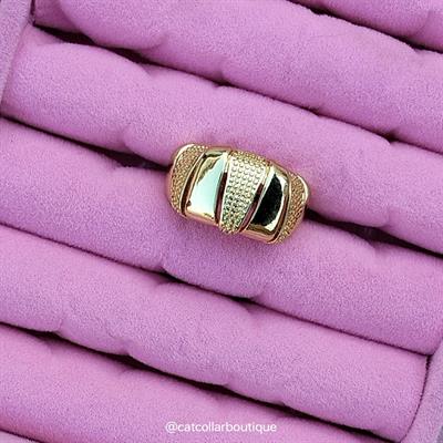 Chunky golden ring